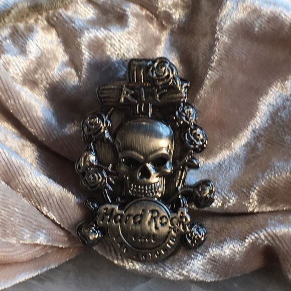 🎃 - Hard Rock San Antonio Chrome Skull Pin! - Picture 11 of 12